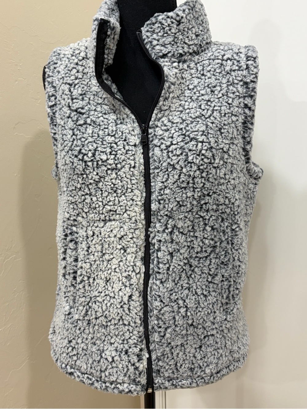 NWT Arizona Jean Co Plush Sherpa Zip-Front Vest - Gray